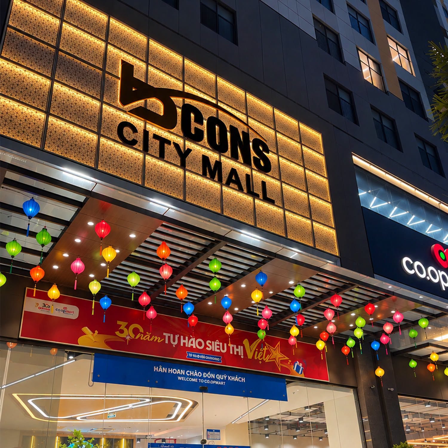 Check-in Lồng Đèn Bcons City Mall - Không gian rực rỡ sắc màu tại cổng chính